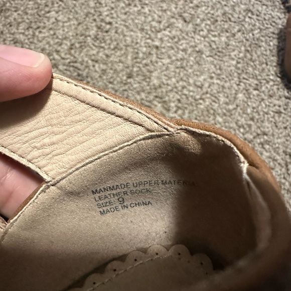 Restricted tan flats - Picture 3 of 3